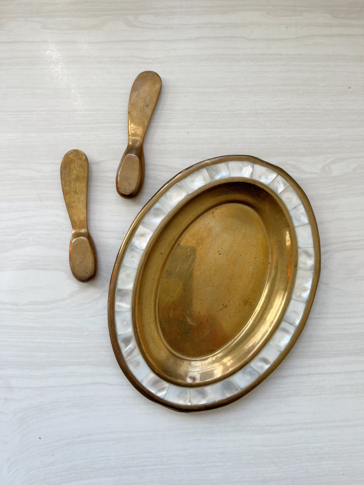 Brass & Mother-of-Pearl Dish with Spreading Knives