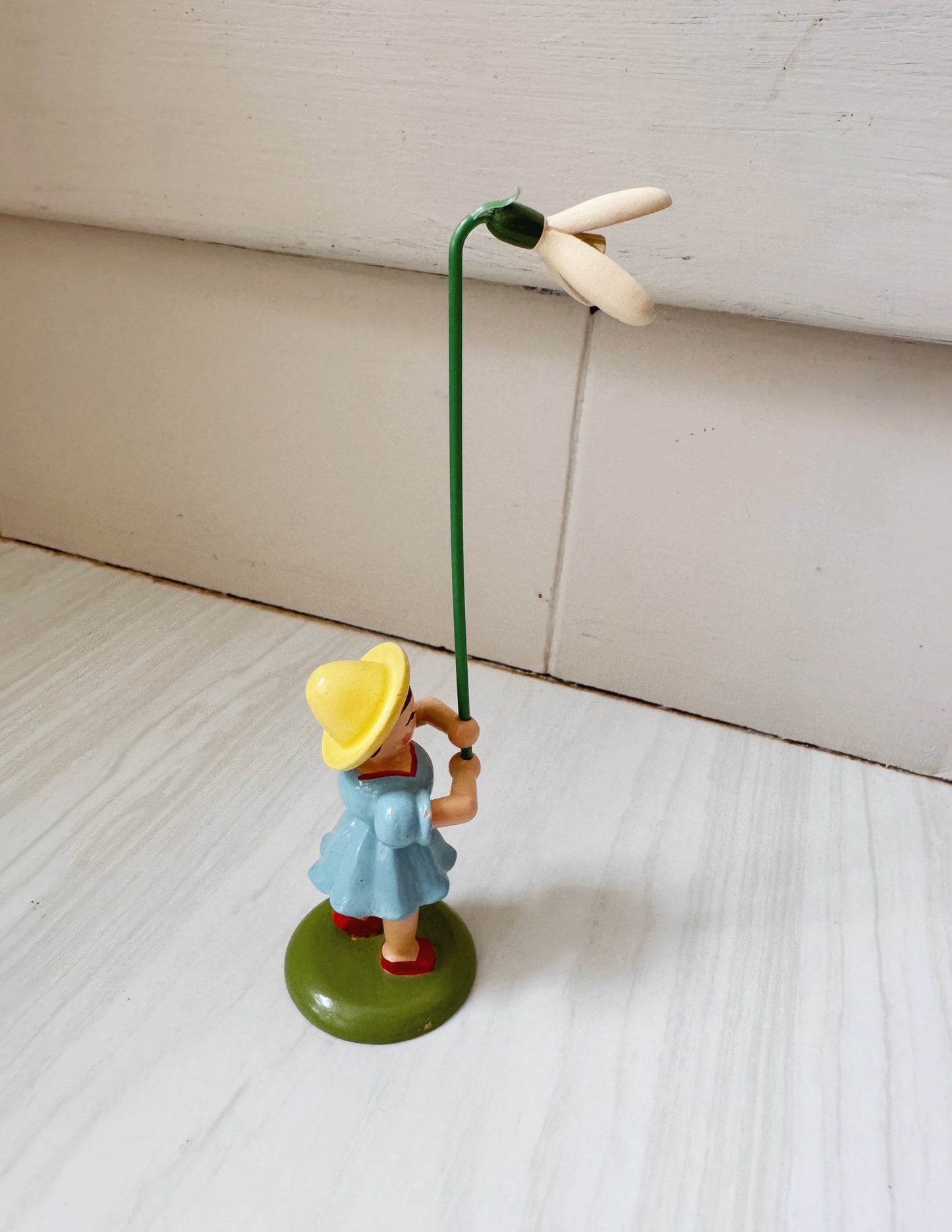 Erzgebirge Snowdrop Girl